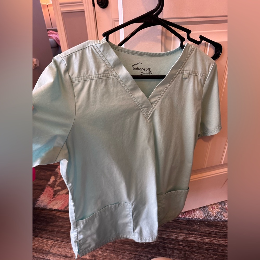 Scrub set